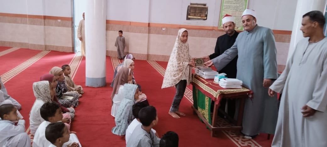 لقاء تثقيفي للأطفال بمسجد الشيخ ريان بأصفون وتكرم المتميزين دراسياً