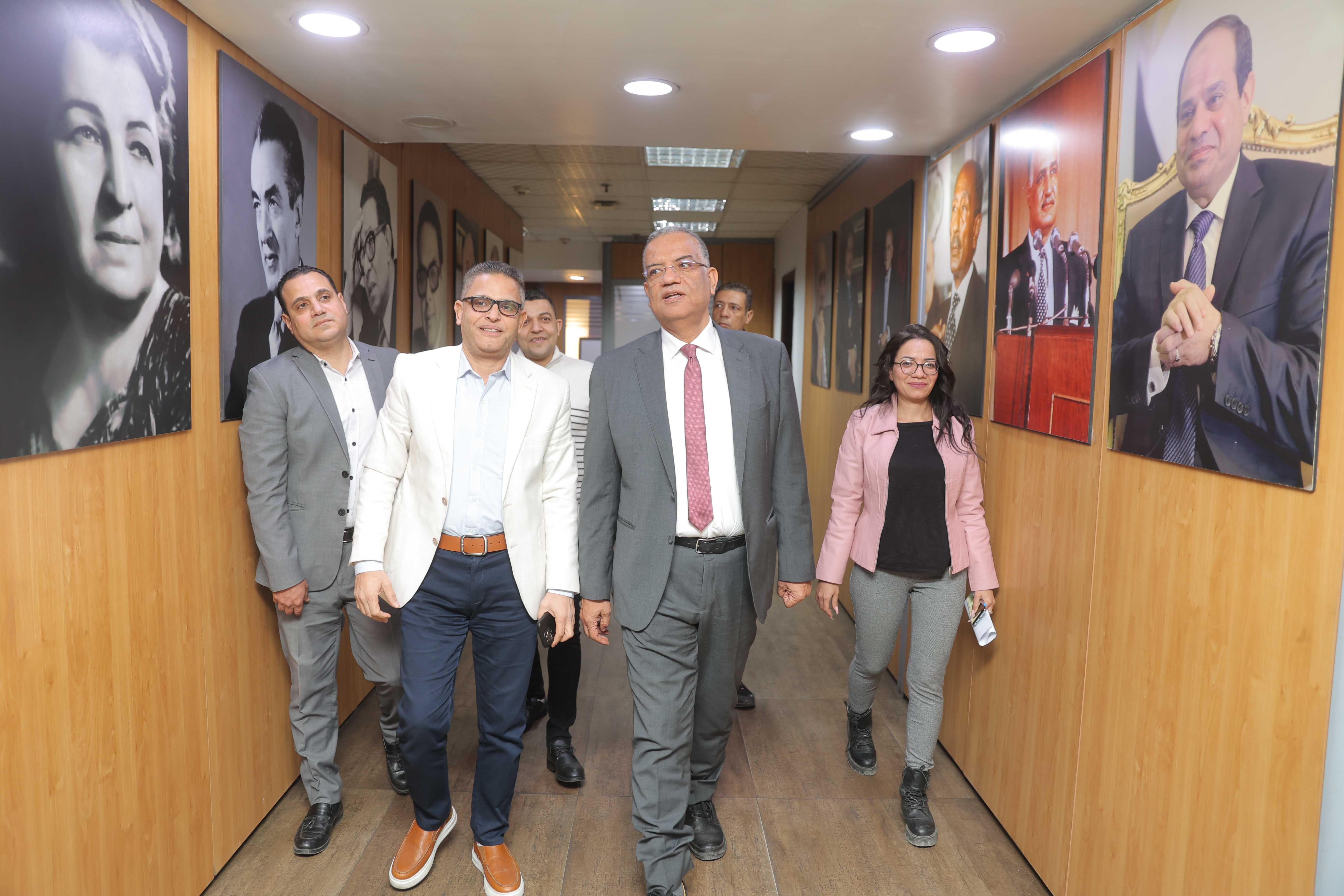 الدكتور محمود مسلم يزور اليوم السابع