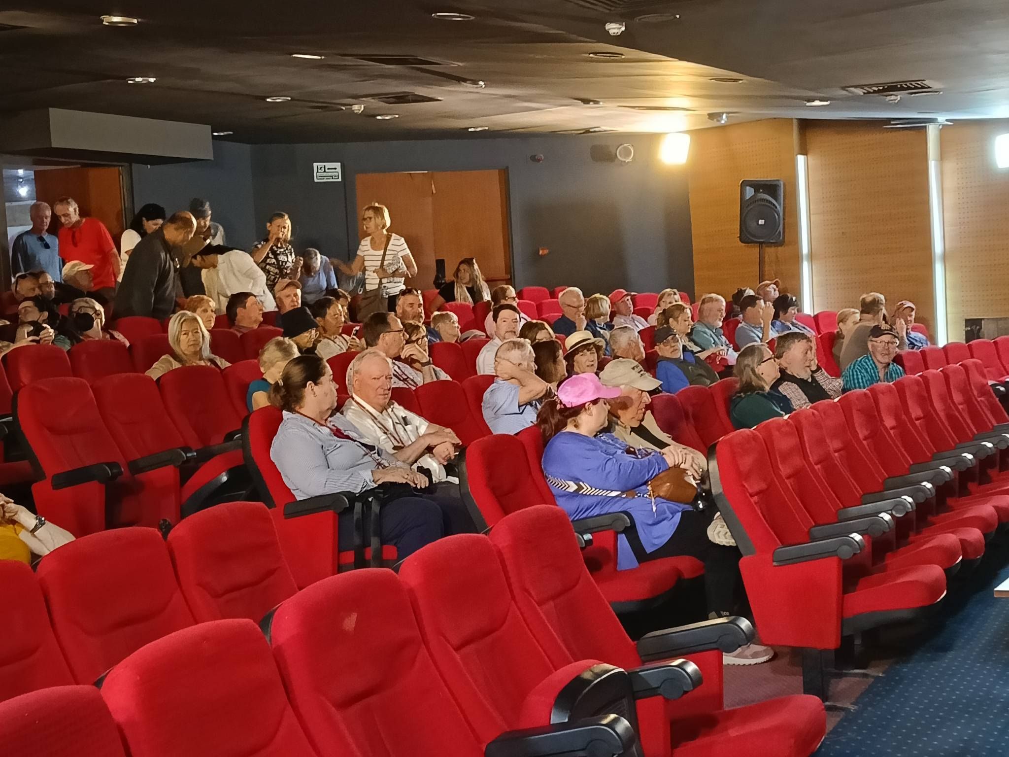 متعة السياح من حول العالم في قاعة الكالتشوراما بمكتبة مصر العامة