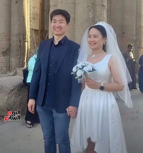 عروسين-من-الصين-فى-قلب-معبد-الأقصر