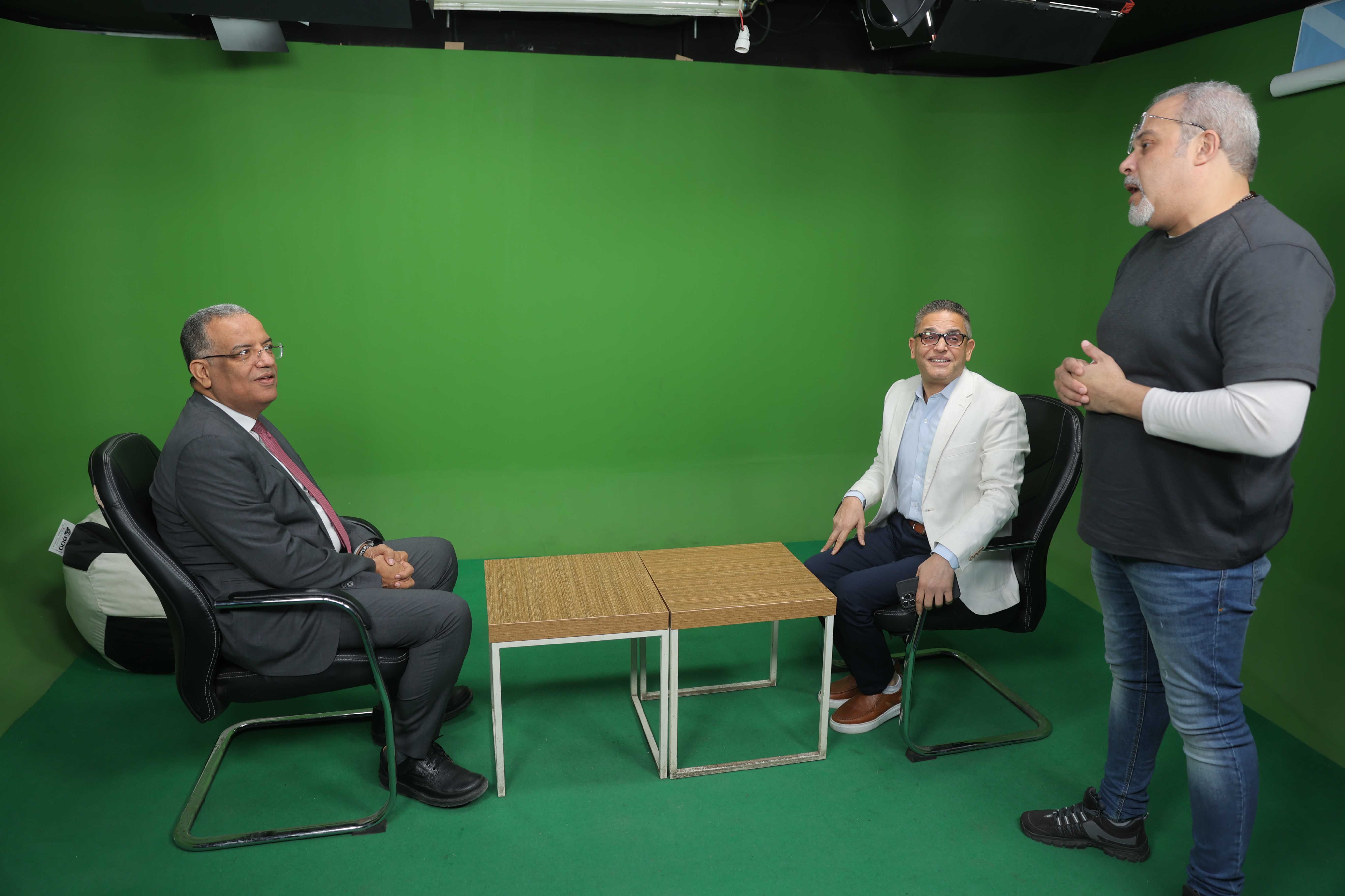 الأستاذ عبد الفتاح عبد المنعم والدكتور محمود مسلم باستوديو اليوم السابع