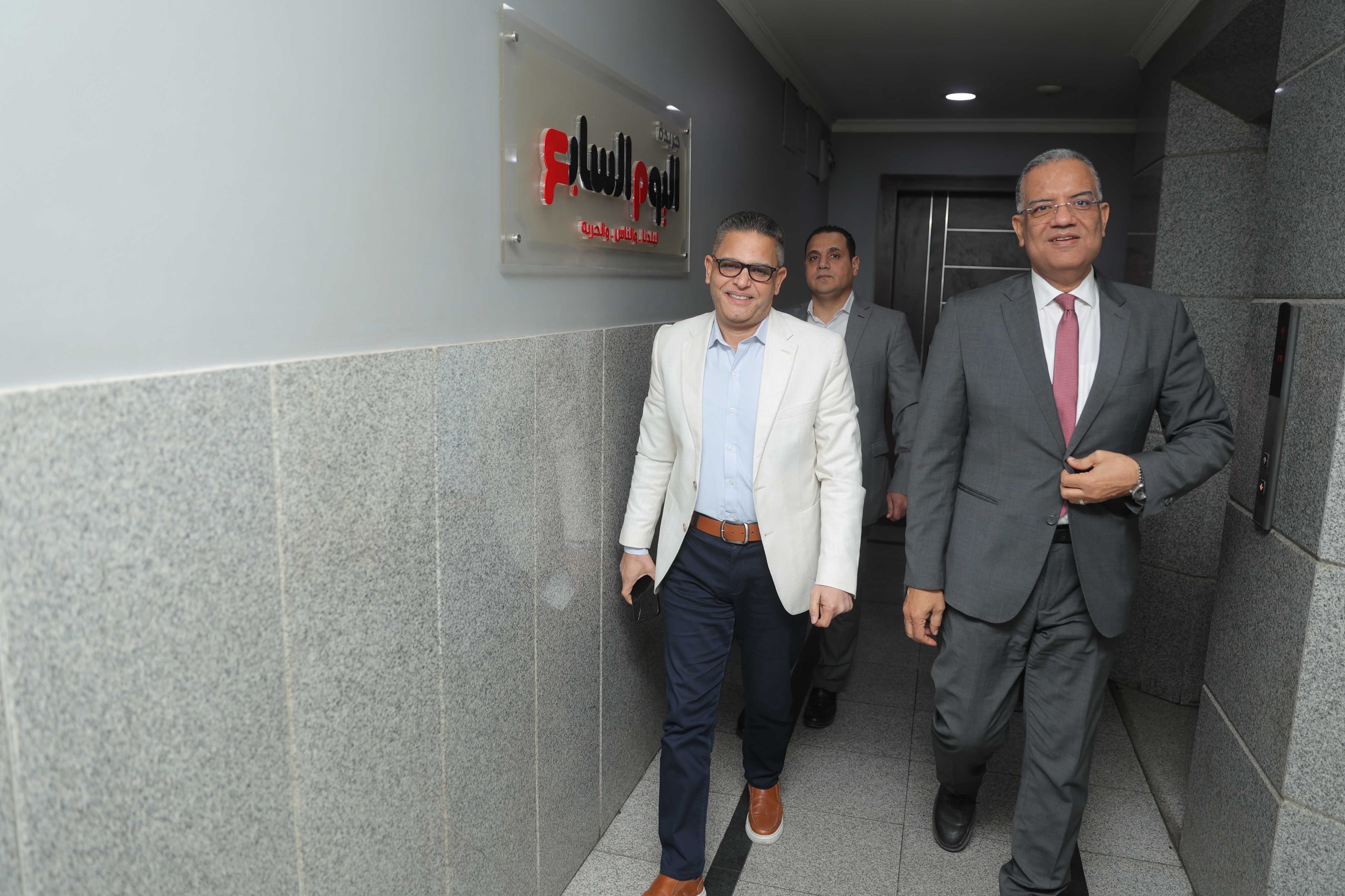 الدكتور محمود مسلم والأستاذ عبد الفتاح عبد المنعم فى جولة اليوم السابع