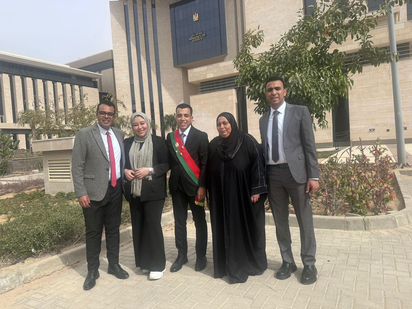 معاون النيابة الإدارية وسط أسرته