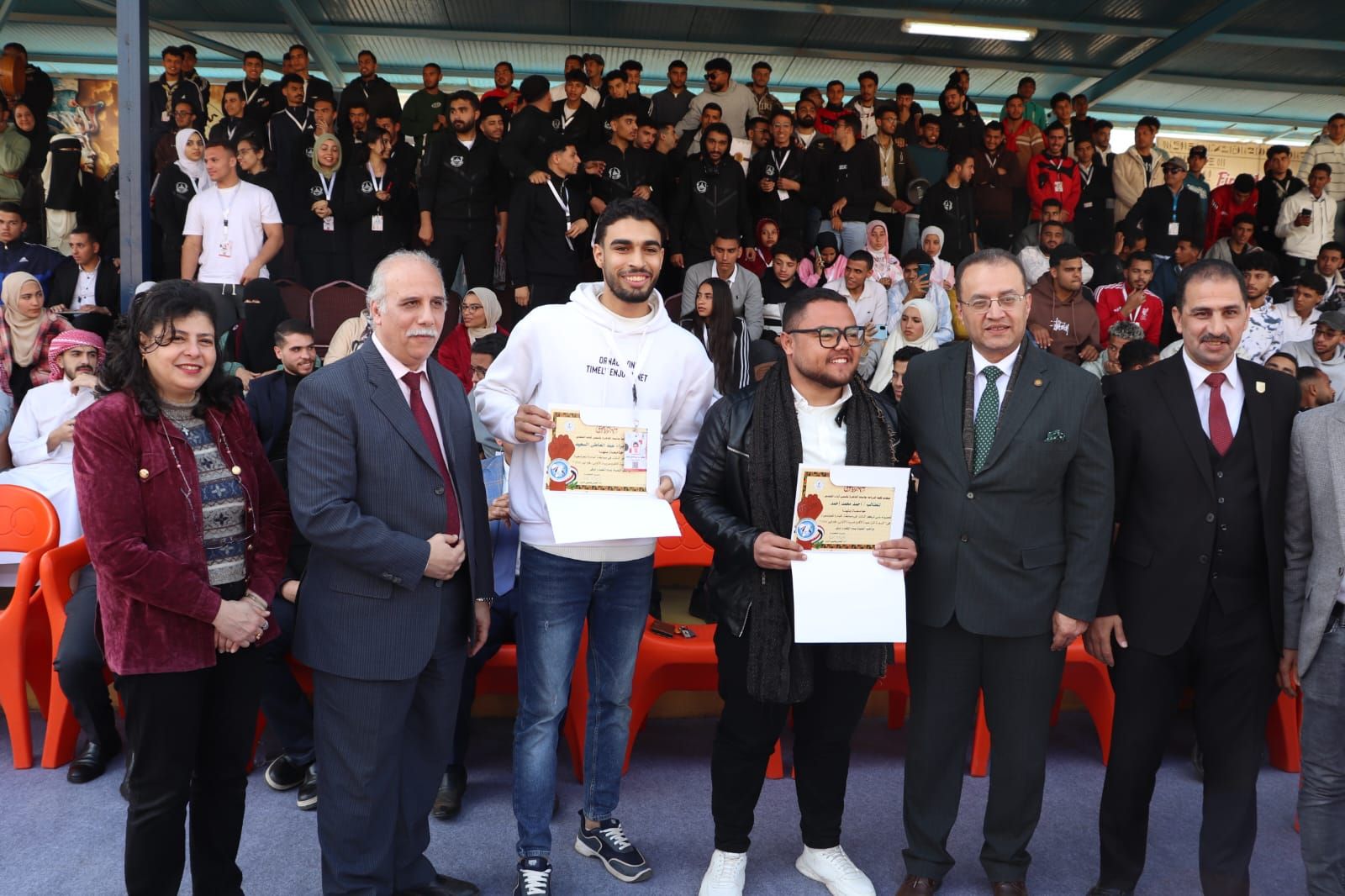 تكريم الطلاب الفائزين