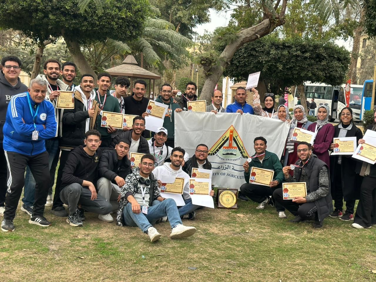 طلاب جامعة بنها