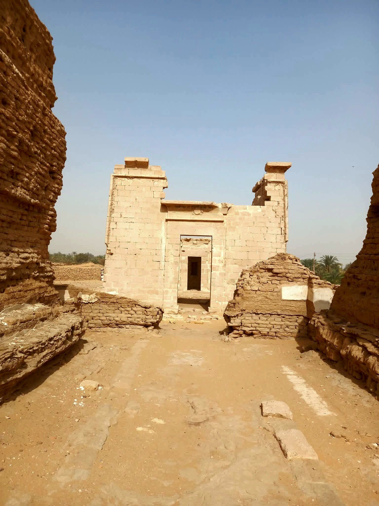 قلعة جبل الغويطة والمعبد الحصين بالوادى الجديد (6)