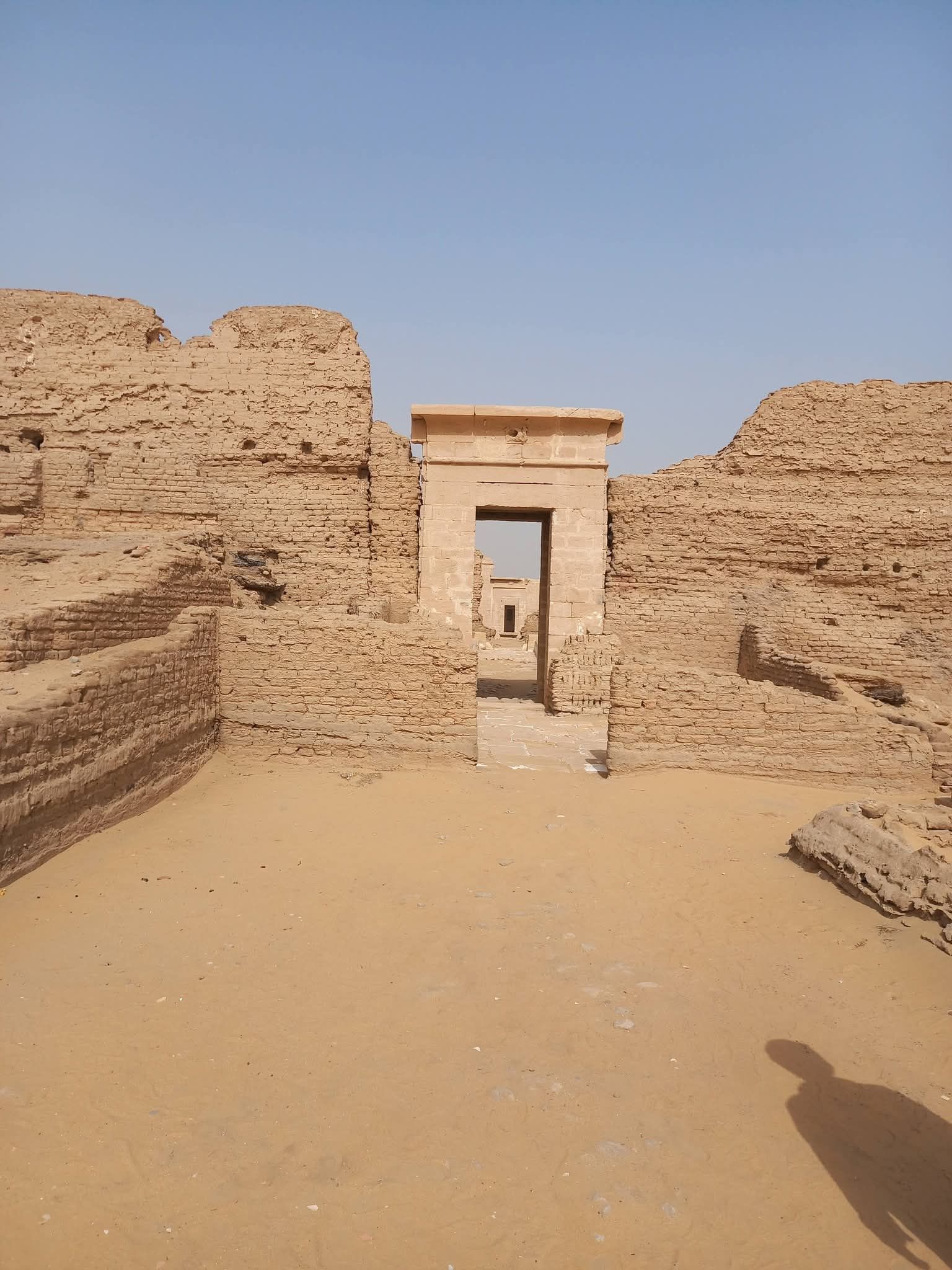 قلعة جبل الغويطة والمعبد الحصين بالوادى الجديد (4)