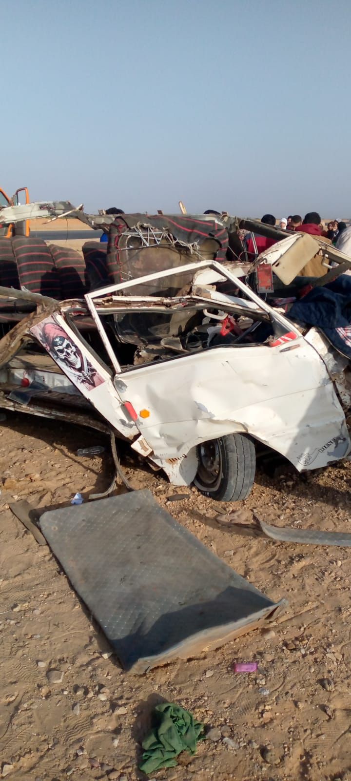 اثار حادث طريق مصر الإسماعيلية الصحراوى
