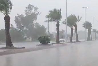 أمطار ورياح شديدة السرعة على منطقة حائل