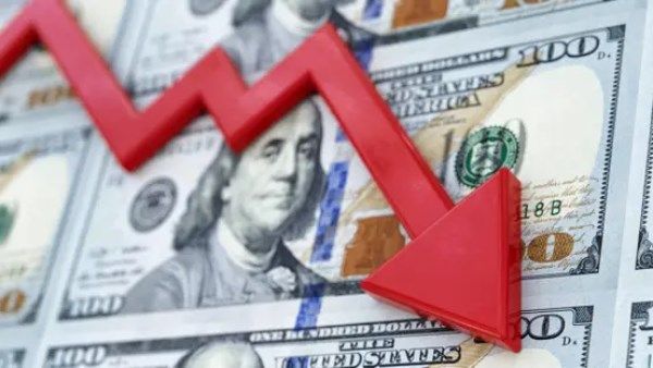 الدولار يتراجع