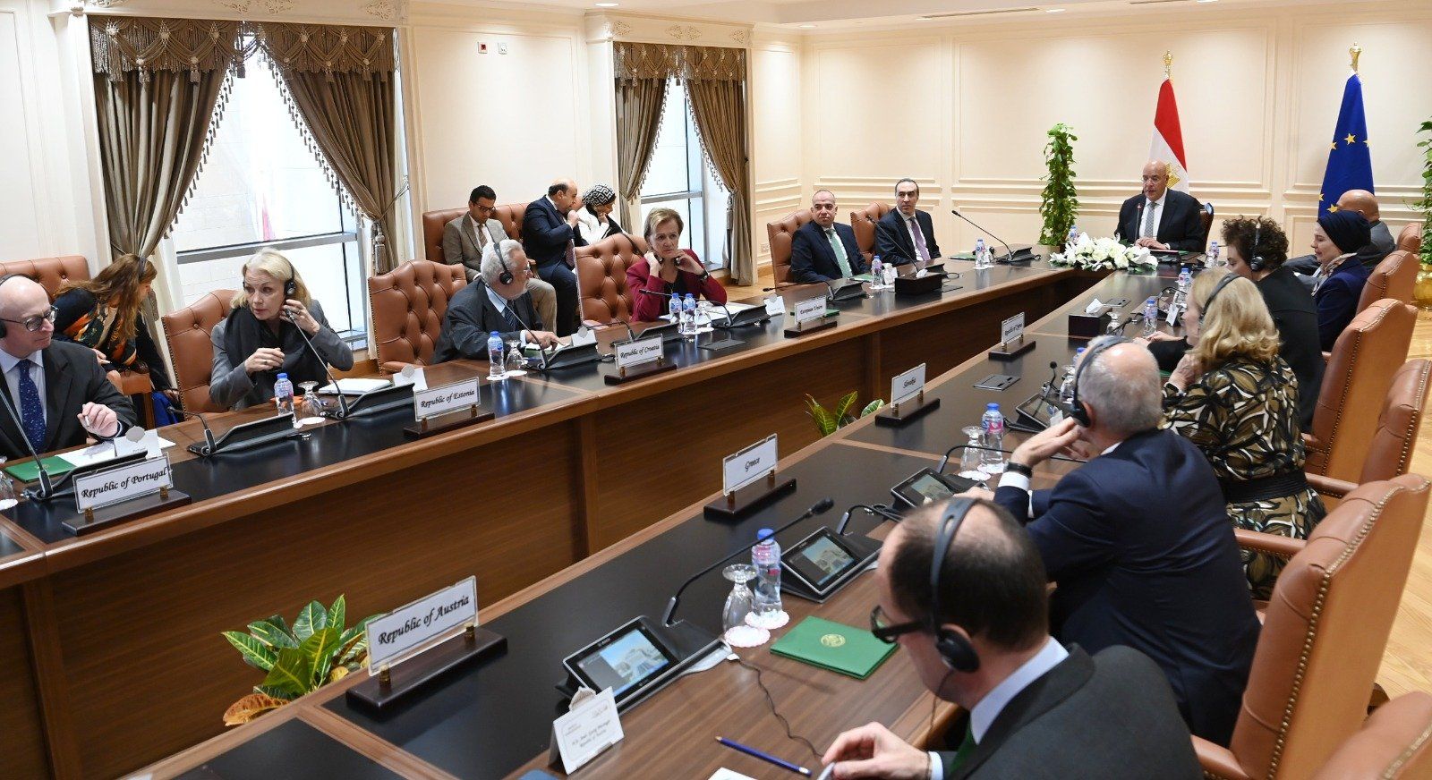 رئيس مجلس النواب يستقبل سفراء دول الاتحاد الأوروبى فى مصر (2)