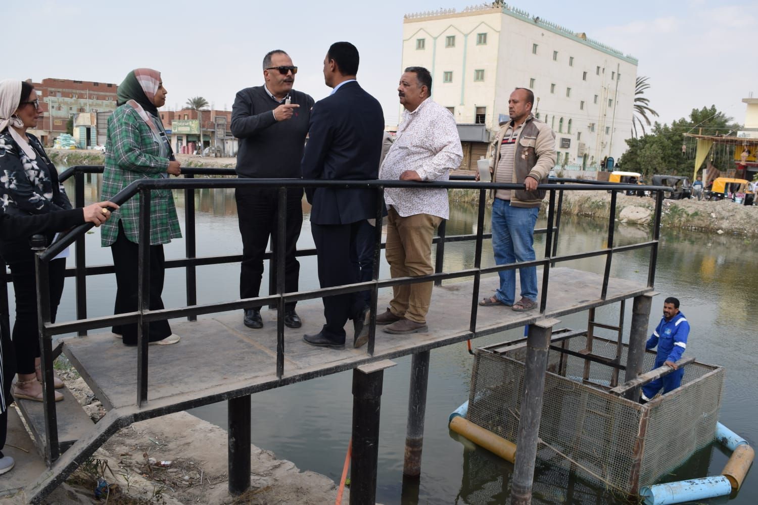 جانب من جولة رئيس الشركة القناة