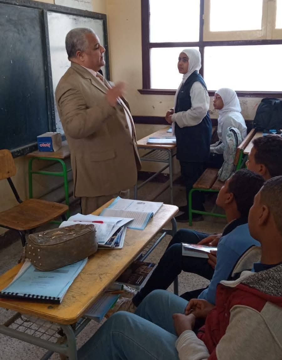 إشادة وكيل تعليم الأقصر بمستوى الانضباط الذي لمسه في المدارس التي زارها