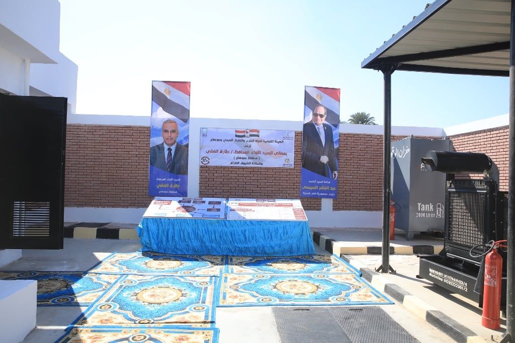 صور الرئيس تزين مشروعات حياة كريمة (1)