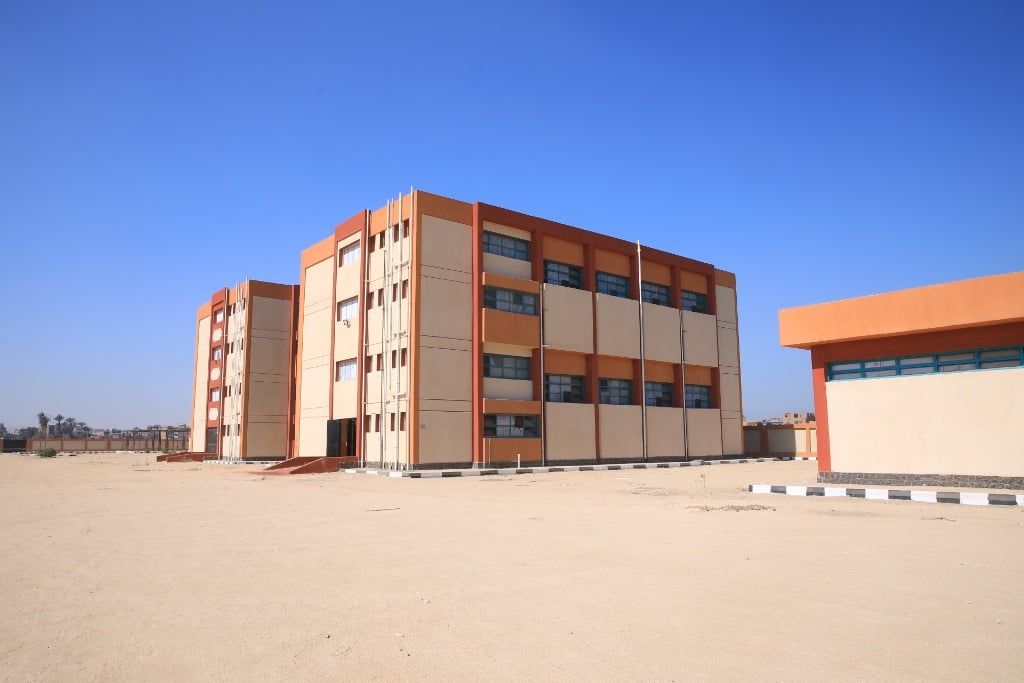 مدرسة الزراعة وملحقاتها (1)