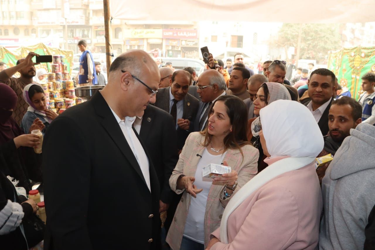 أثناء الجولة بمعرض شرق شبرا الخيمة