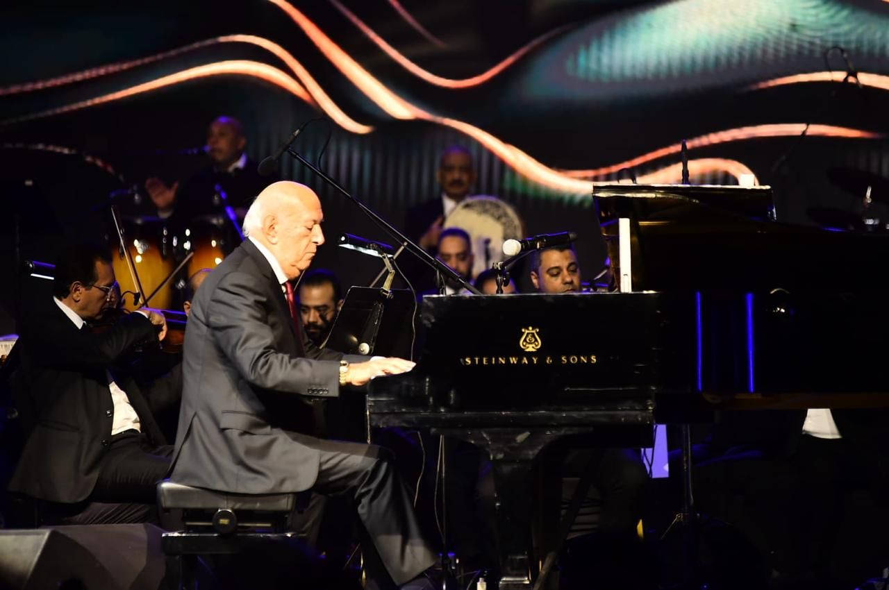 عمرخيرت عمرخيرت