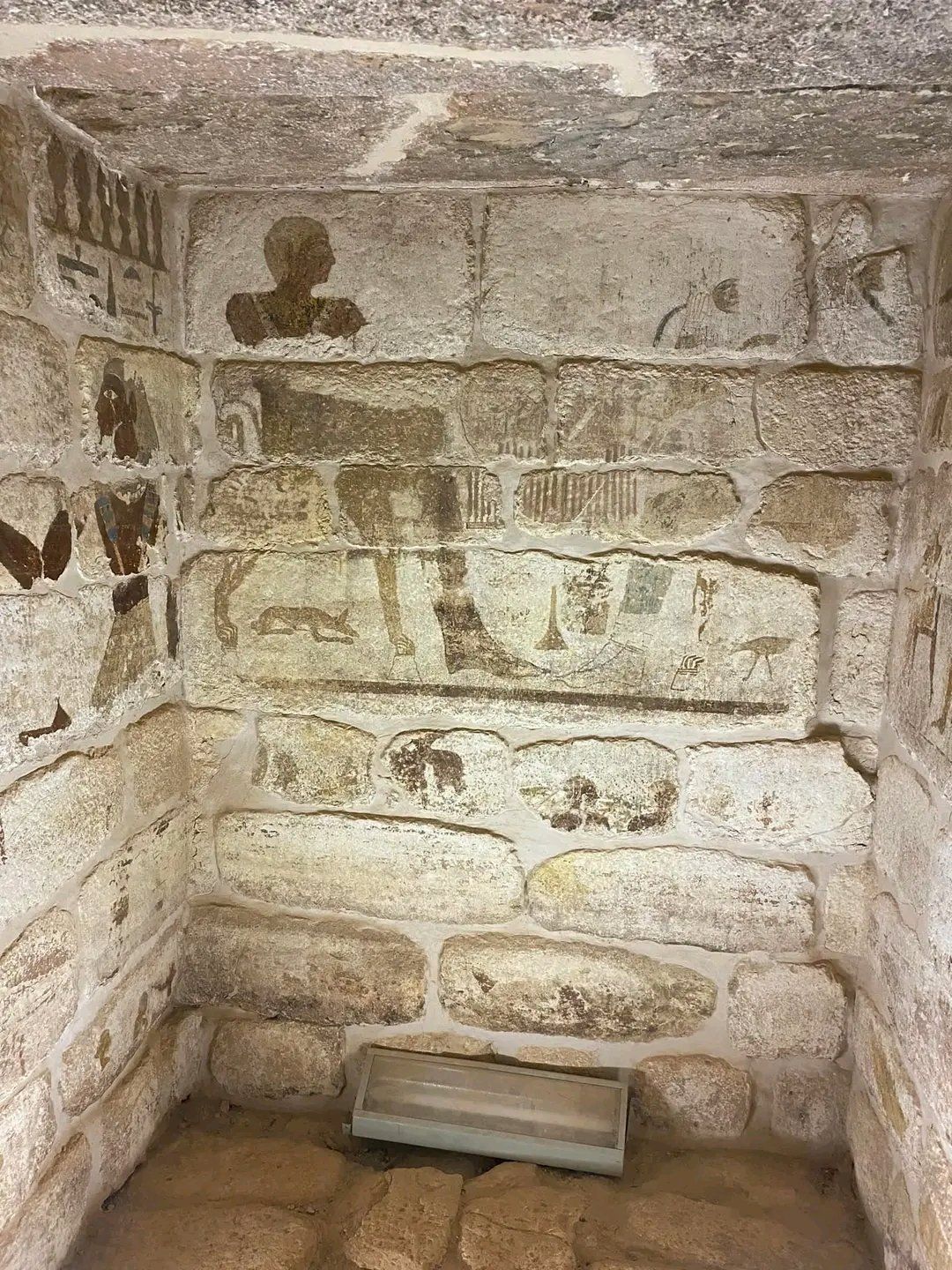 لوحة تحكى جانب من حياة ملوك الصحراء لوحة تحكى جانب من حياة ملوك الصحراء