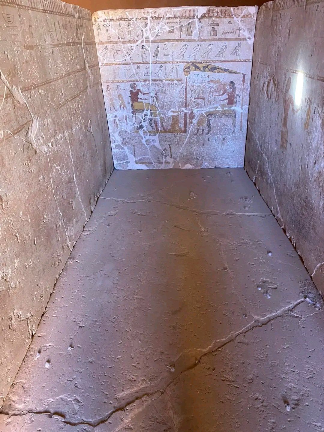 قدس الاقداس داخل الموقع الجنائزى بالمقابر قدس الاقداس داخل الموقع الجنائزى بالمقابر