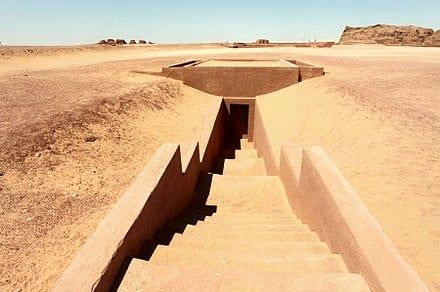 مدخل مقبرة بتجو مدخل مقبرة بتجو