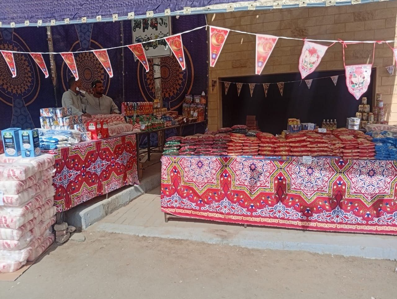 معرض أهلاً رمضان لتوفير سلع ومنتجات مخفضة لأهالى مدينة القرنة معرض أهلاً رمضان لتوفير سلع ومنتجات مخفضة لأهالى مدينة القرنة