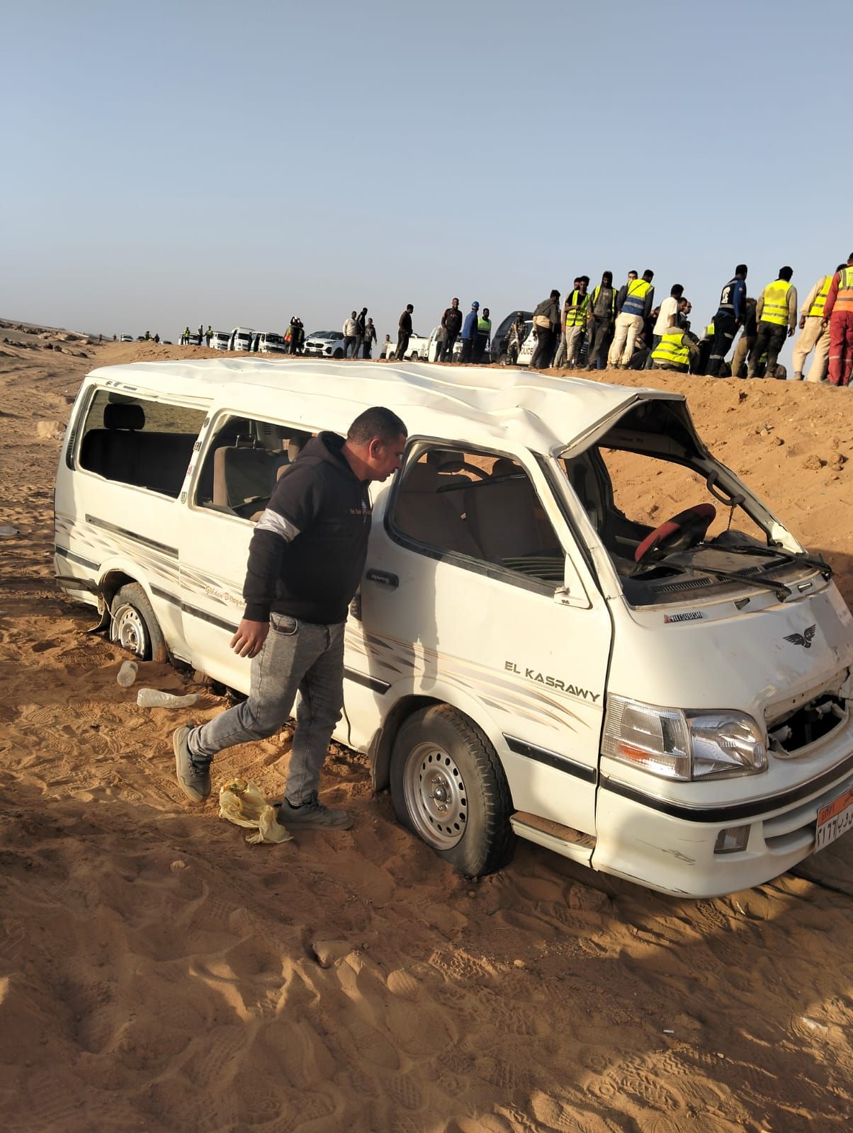 حادث تصادم على الطريق الصحراوى بأسوان (3) حادث تصادم على الطريق الصحراوى بأسوان (3)