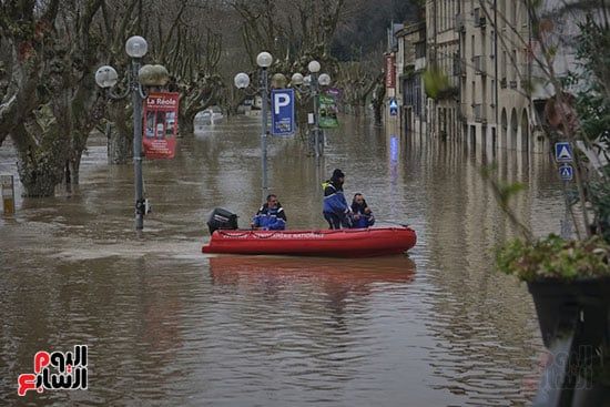 استخدام القوارب فى التنقل استخدام القوارب فى التنقل