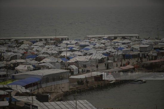 خيام النازحين على طول شاطىء غزة خيام النازحين على طول شاطىء غزة