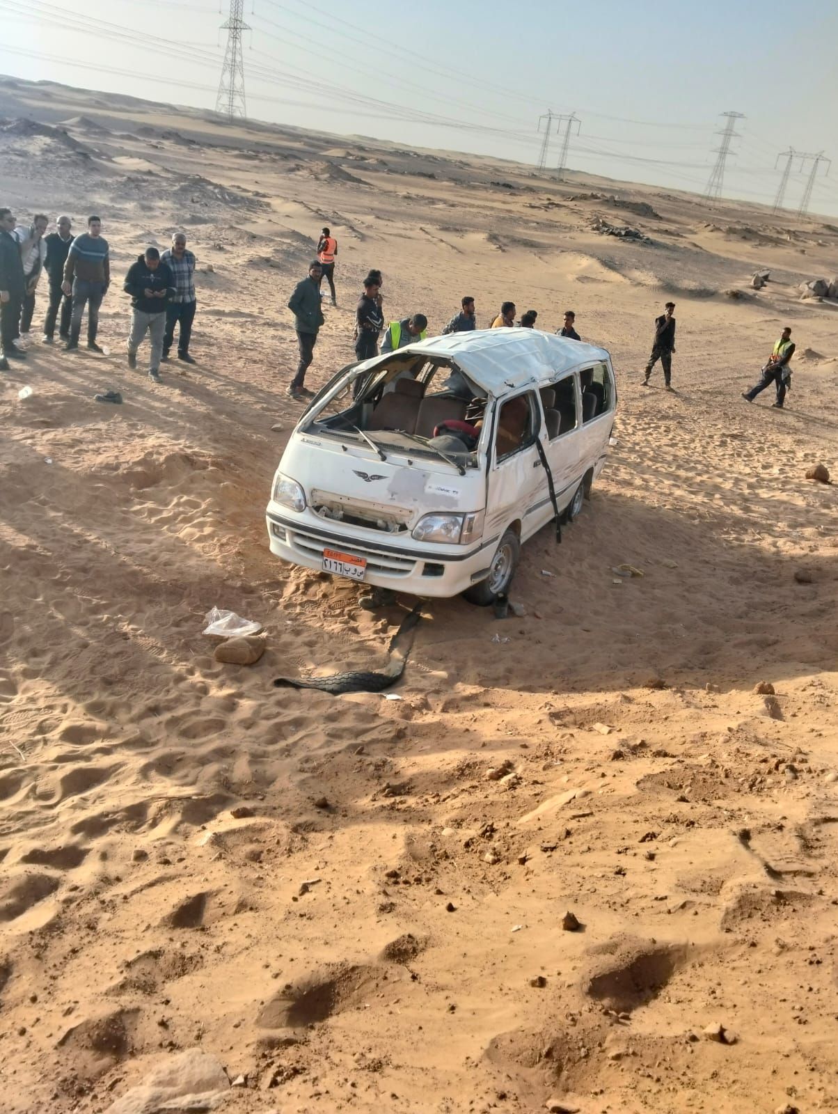 حادث تصادم على الطريق الصحراوى بأسوان (5) حادث تصادم على الطريق الصحراوى بأسوان (5)