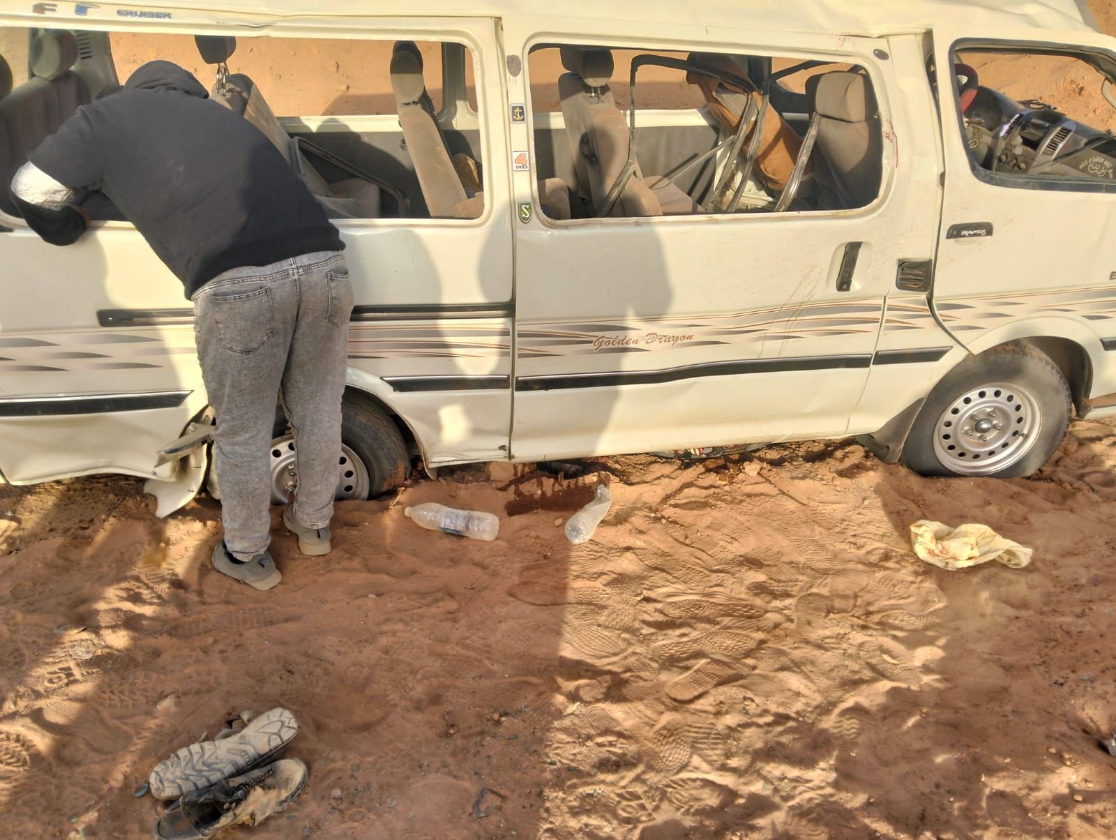 حادث تصادم على الطريق الصحراوى بأسوان (1) حادث تصادم على الطريق الصحراوى بأسوان (1)