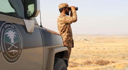 القبض على مواطن لنقله 17 مخالفًا لنظام أمن الحدود بعسير