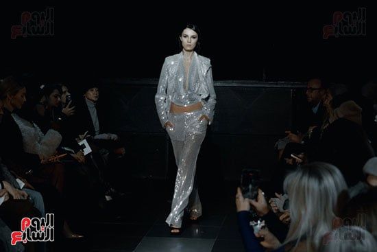 بلمسات من الجمال أحدث الأزياء