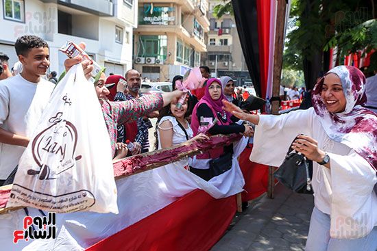 فرحة الطالبات بعد انتهاء الامتحان فرحة الطالبات بعد انتهاء الامتحان