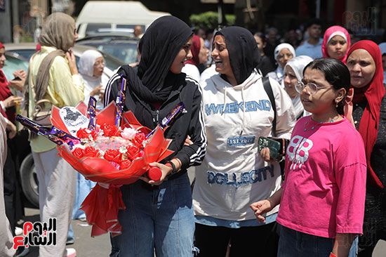 الورود تتصدر مشهد نهاية مارثون الثانوية العامة (3) الورود تتصدر مشهد نهاية مارثون الثانوية العامة (3)