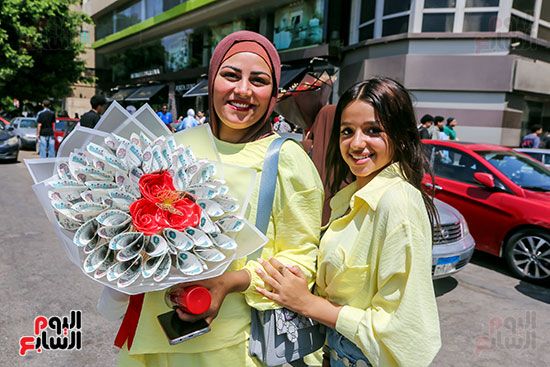 بوكيه ورد لاستقبال الطلبة بوكيه ورد لاستقبال الطلبة