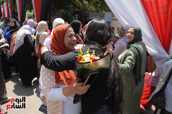 فرحة بعد انتهاء اخر امتحان للثانوية العامة (3) فرحة بعد انتهاء اخر امتحان للثانوية العامة (3)