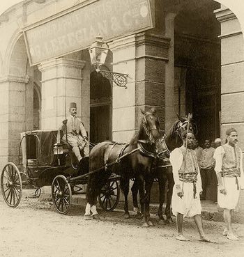 صورة-من-أمام-استديو-المصور-Gabriel-Lekegian-احد-اعظم-المصورين-الذين-افتتحوا-استديوهات-فى-القاهرة-وتم-إلتقاط-الصورة-حوالى-عام-1896م صورة-من-أمام-استديو-المصور-Gabriel-Lekegian-احد-اعظم-المصورين-الذين-افتتحوا-استديوهات-فى-القاهرة-وتم-إلتقاط-الصورة-حوالى-عام-1896م