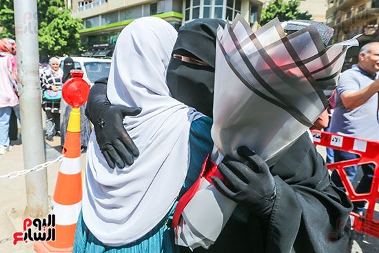 بالاحضان بعد الانتهاء من امتحانات الثانوية العامة (1) بالاحضان بعد الانتهاء من امتحانات الثانوية العامة (1)