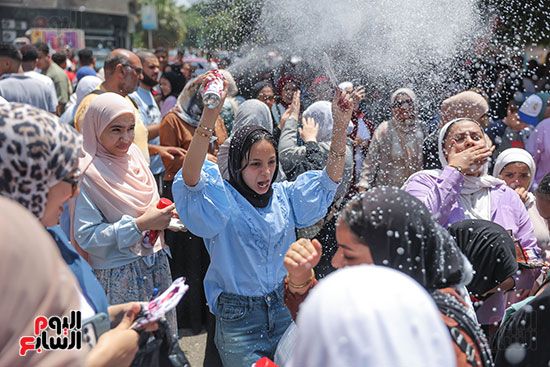 رقص وفرحة لطلاب الثانوية العامة (2) رقص وفرحة لطلاب الثانوية العامة (2)
