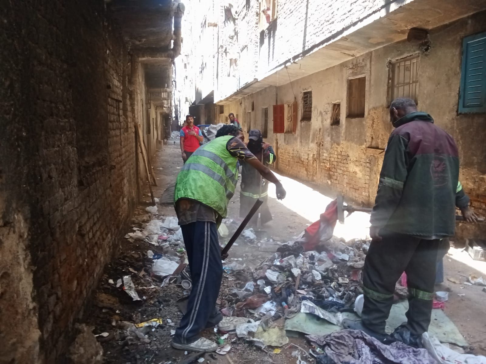 شارع عبيد همام في إمبابة أثناء الحملة (1) شارع عبيد همام في إمبابة أثناء الحملة (1)