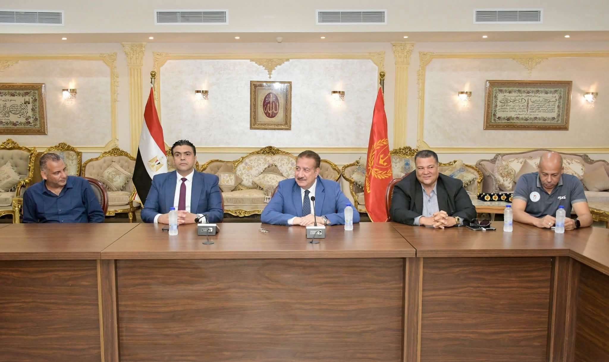 المحافظ ومدير الشباب والرياضة المحافظ ومدير الشباب والرياضة