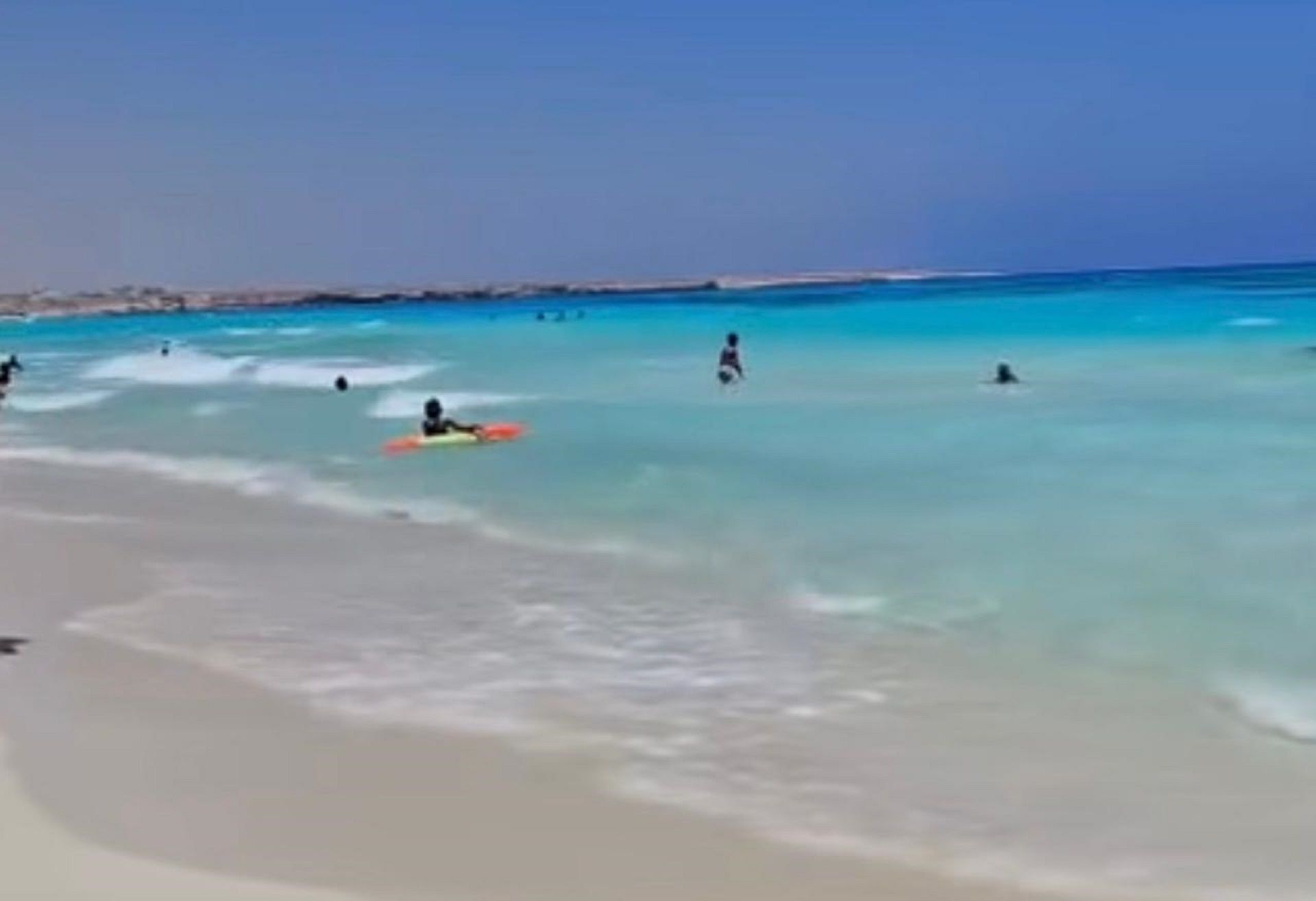 شواطئ البحر المفتوح مطروح