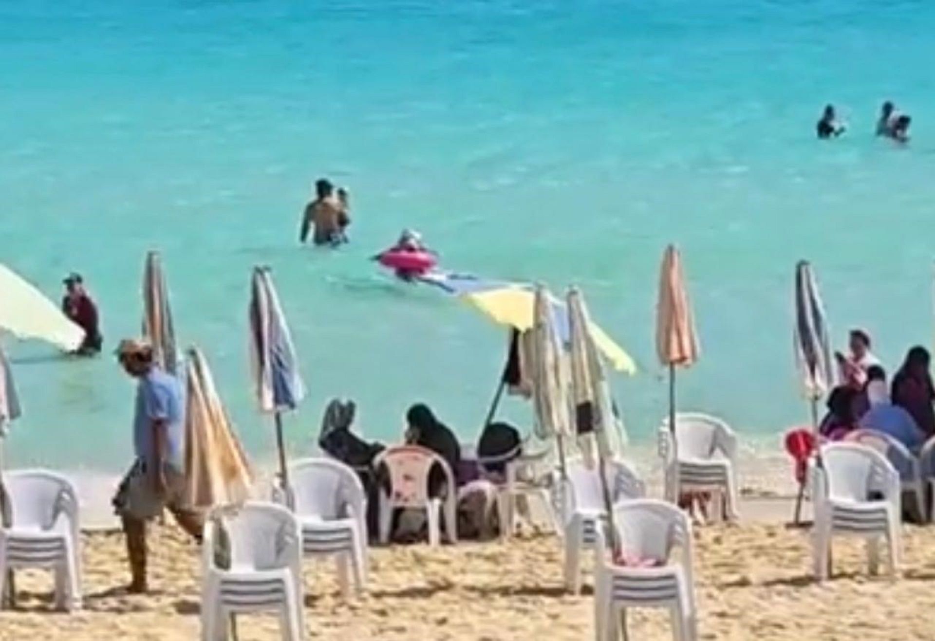 هدوء وخصوصية على شواطئ مطروح_1