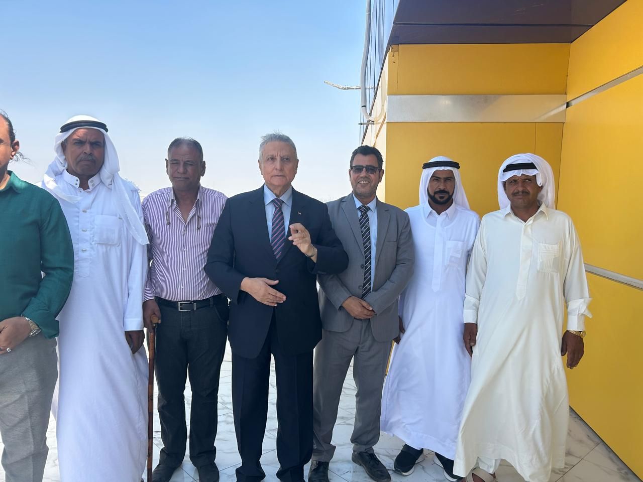 السفير رضا الطايفي رئيس صندوق مكتبات مصر العامة مع عدد من الحضور السفير رضا الطايفي رئيس صندوق مكتبات مصر العامة مع عدد من الحضور
