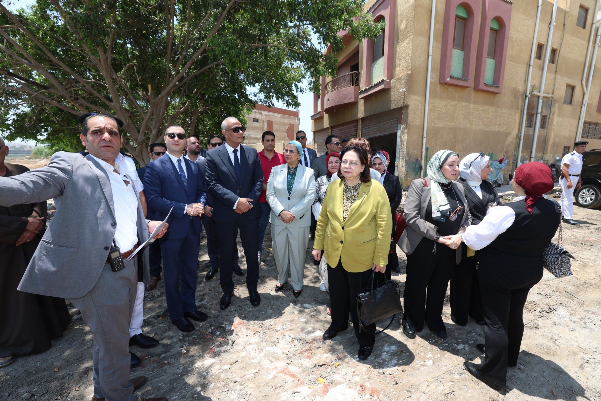 محافظ كفر الشيخ ورئيسة المجلس القومي للمرأة يتفقدان الارض المخصصة لفرع المجلس بكفر الشيخ محافظ كفر الشيخ ورئيسة المجلس القومي للمرأة يتفقدان الارض المخصصة لفرع المجلس بكفر الشيخ