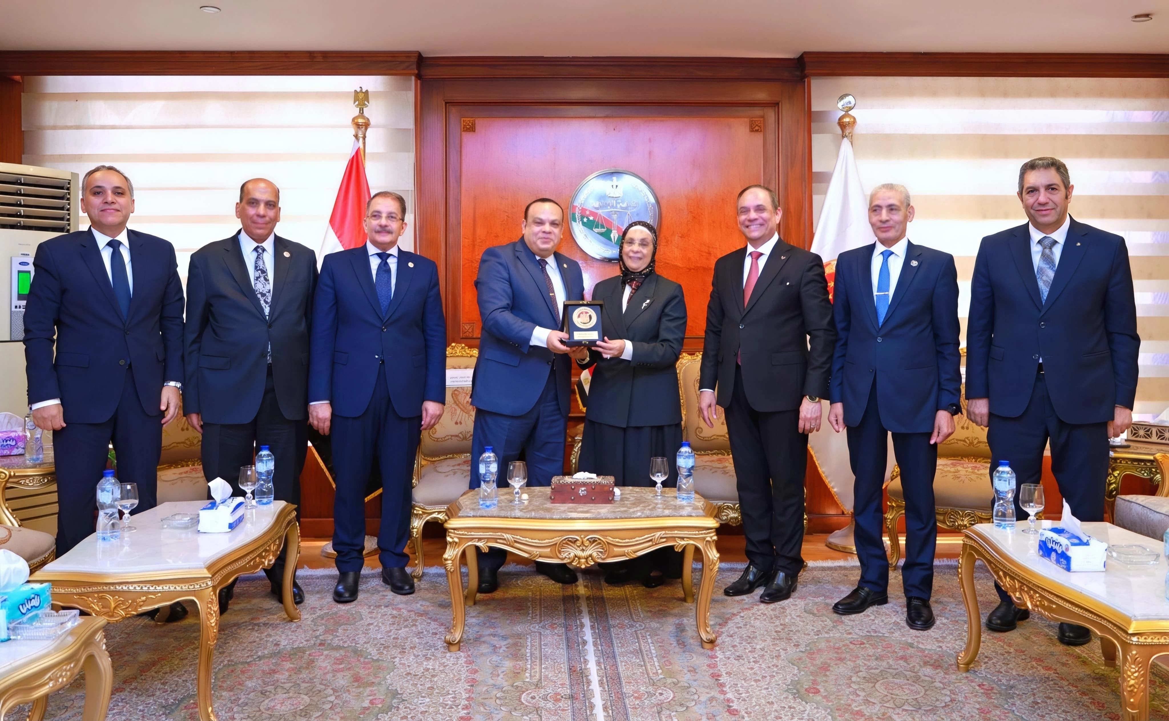 رئيسة هيئة النيابة الإدارية تستقبل رئيس الهيئة الوطنية للانتخابات (2) رئيسة هيئة النيابة الإدارية تستقبل رئيس الهيئة الوطنية للانتخابات (2)
