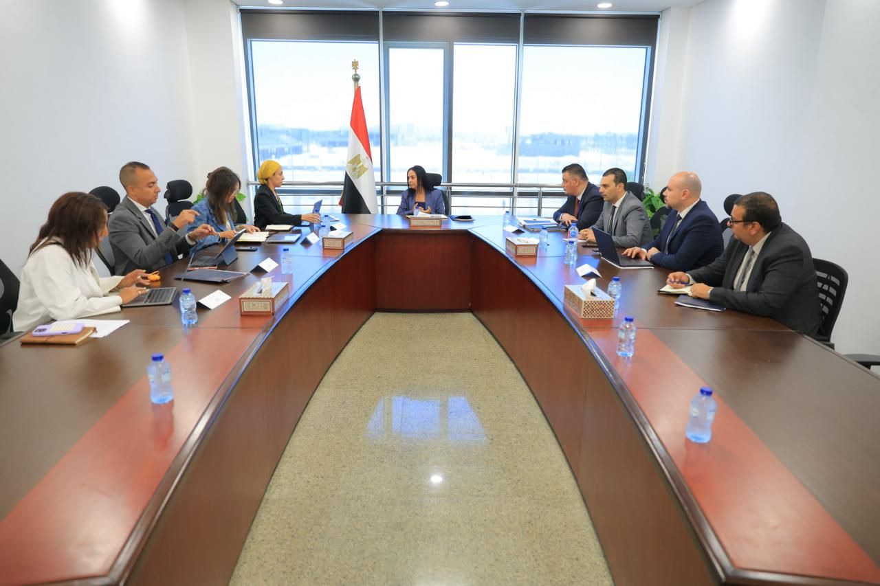 وزيرة التضامن تناقش التقرير التنفيذي للانطلاقة المؤسسية لصندوق رعاية المسنين وزيرة التضامن تناقش التقرير التنفيذي للانطلاقة المؤسسية لصندوق رعاية المسنين