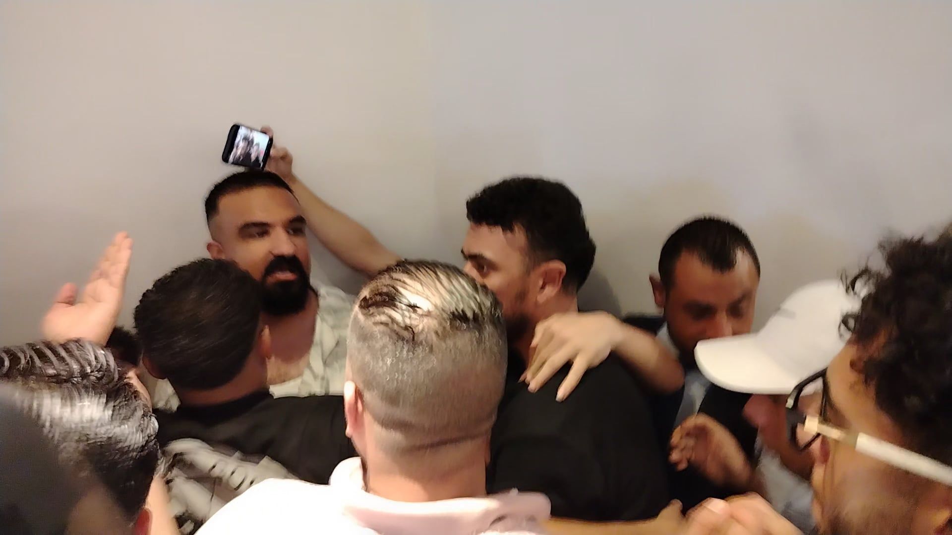 احمد العوضي وسط الجمهور في الاسكندرية