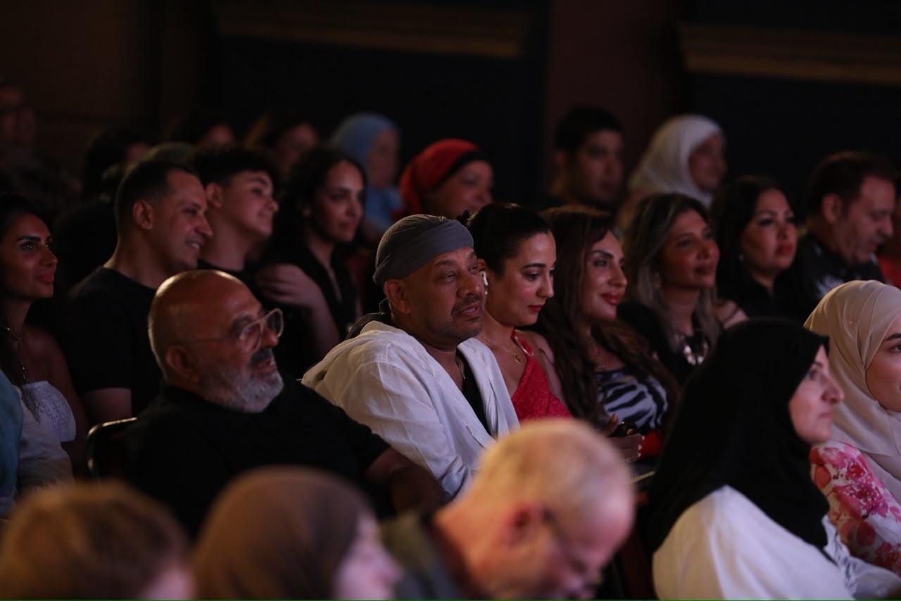 اقبال كبير على مسرحية الساحل الشرير