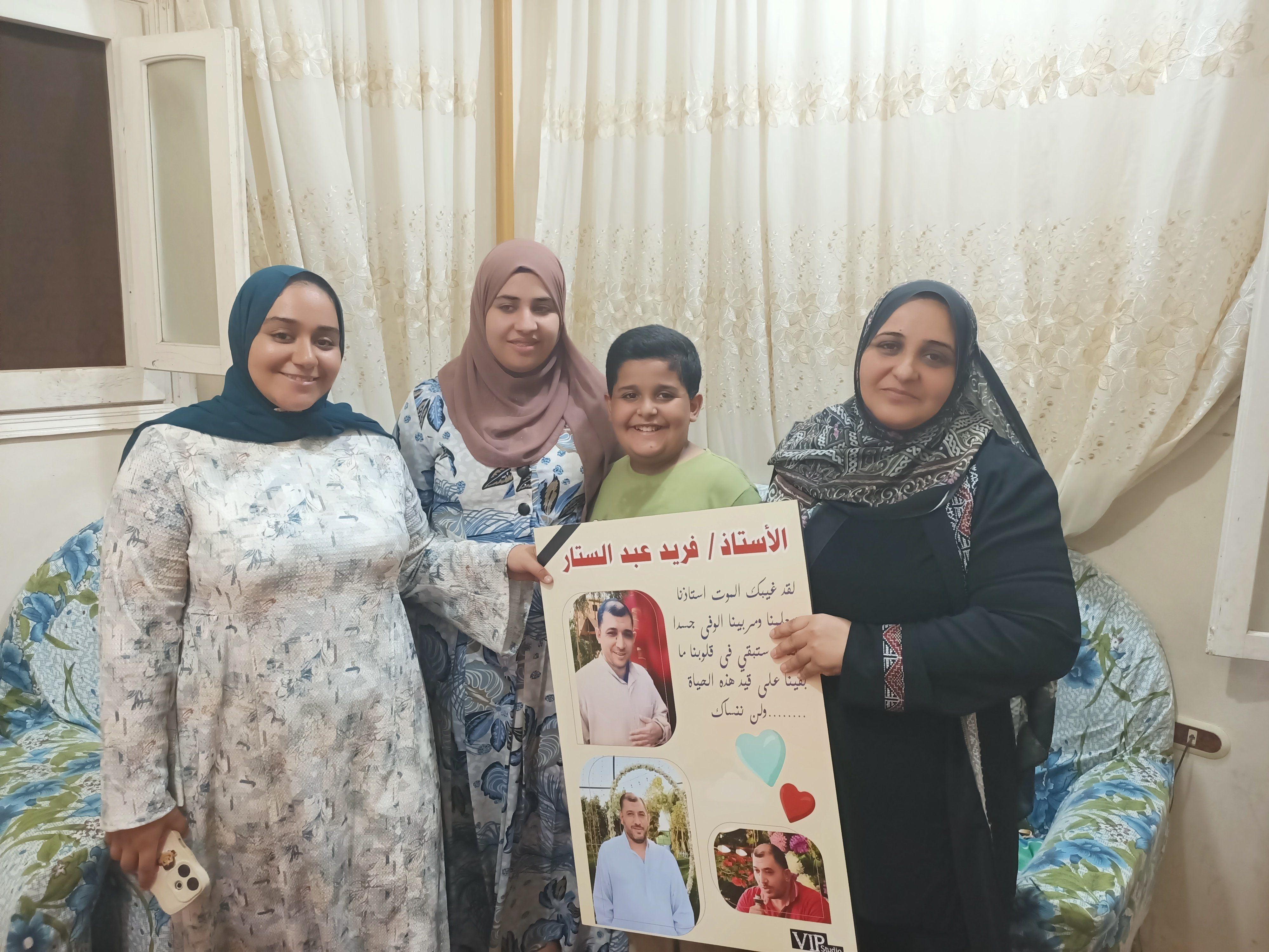 الاسرة كامله مع الثانية